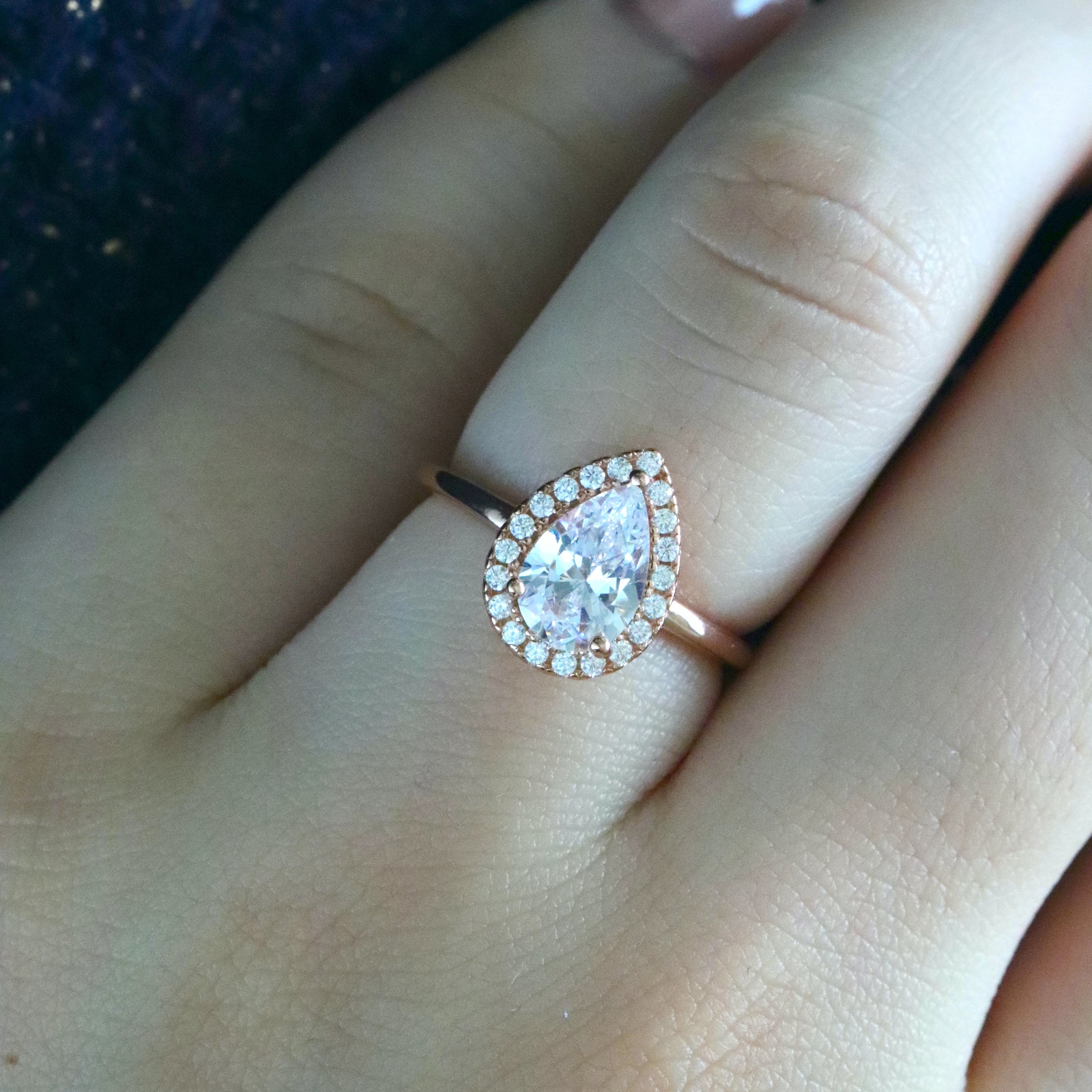 1.5 ctw Oval Halo Engagement Ring - Rose Gold 9